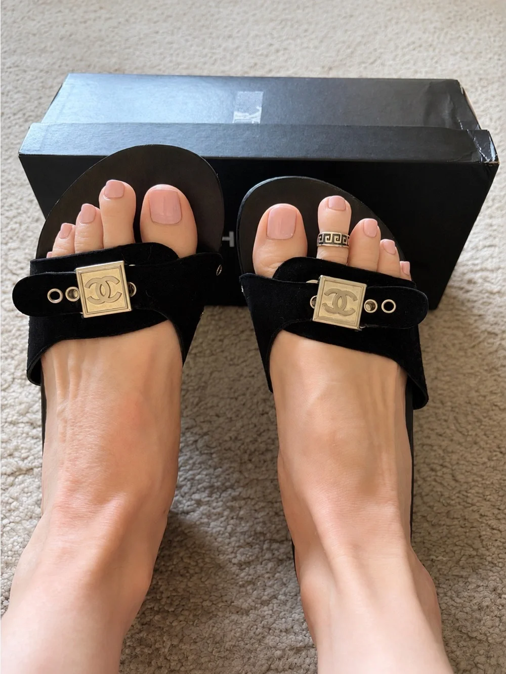 VTG Chanel suede/wood sandals